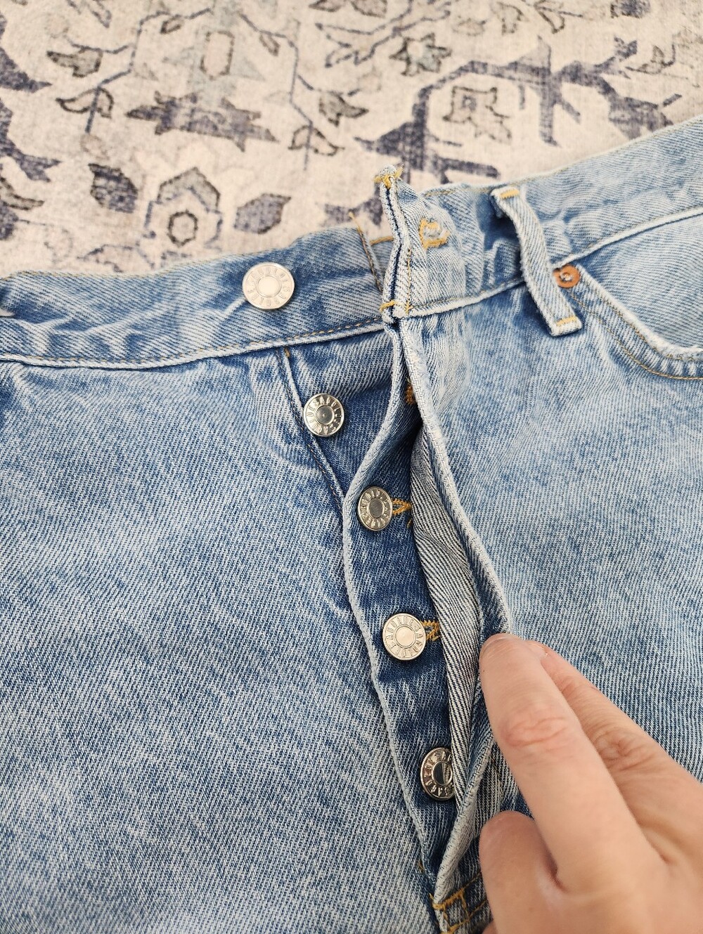 Agolde Parker Cut Off Denim Shorts - Picture 6 of 9